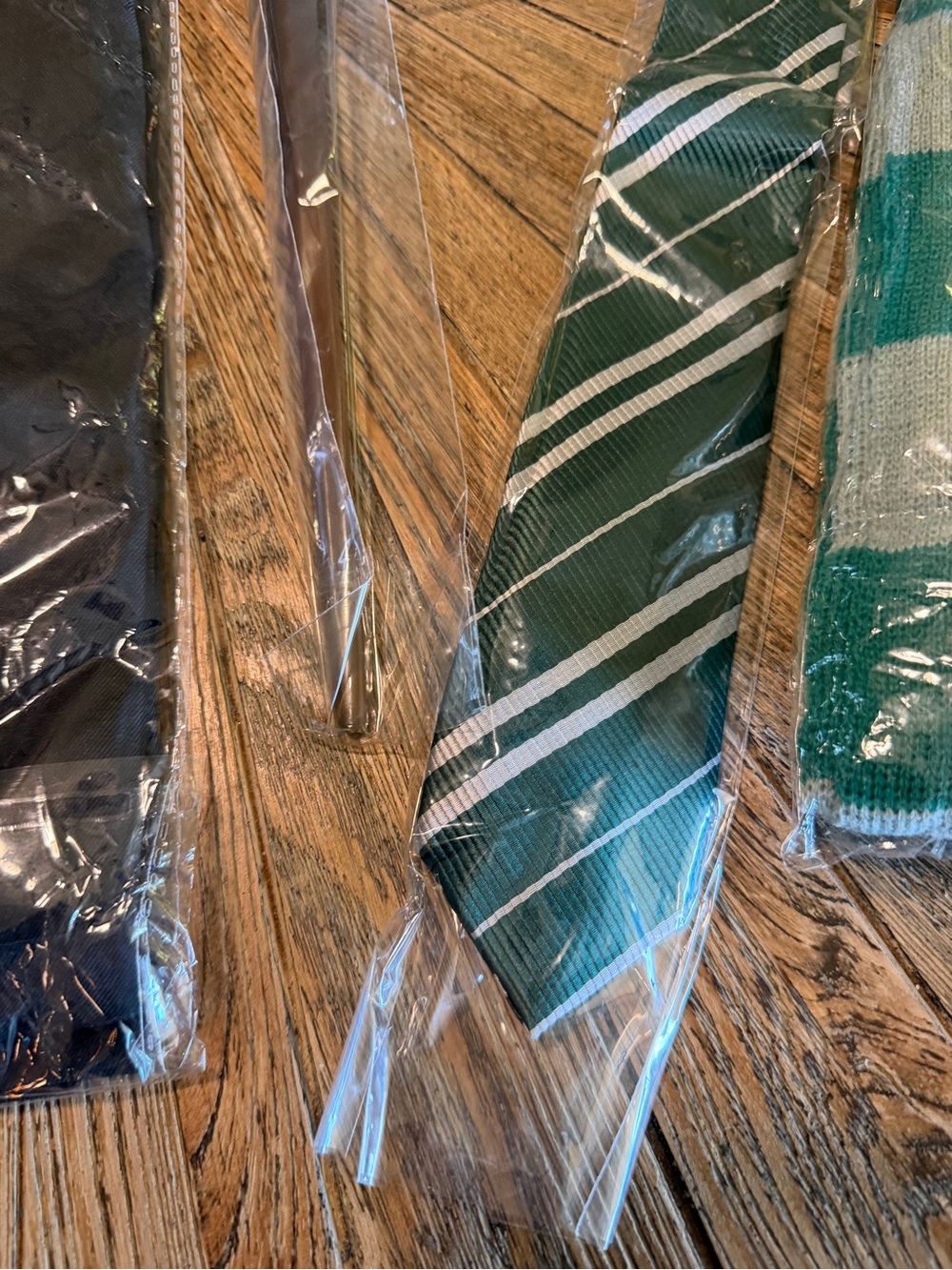 NWT Harry Potter Slytherin Costume Robe Scarf Tie Wand Glasses Adult Med 5 pc - Picture 7 of 10